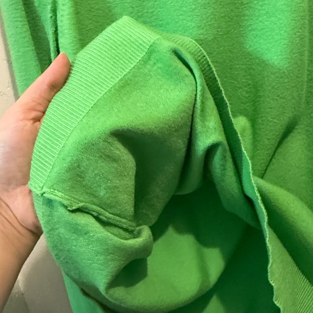 Free Assembly Women's Vibrant Green Long Sleeve Crewneck Sweater St Patricks Day - Picture 11 of 14